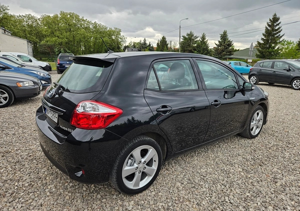 Toyota Auris cena 31900 przebieg: 247786, rok produkcji 2012 z Warszawa małe 172